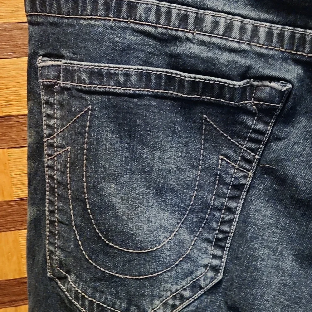 True Religion 36/33.5 Relaxed Skinny Rocco